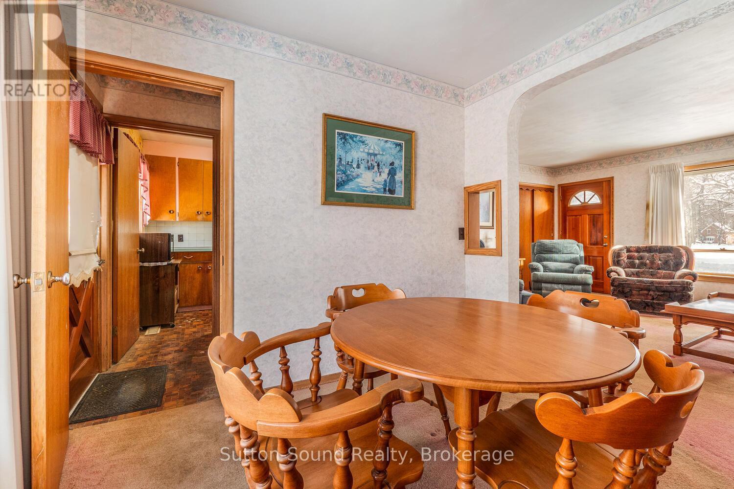 2220 5Th Avenue W, Owen Sound, ON - Indoor Photo Showing Dining Room