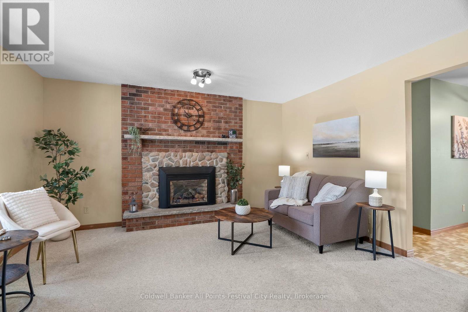 81287 Colborne Place, Ashfield-Colborne-Wawanosh (Colborne), ON - Indoor Photo Showing Living Room With Fireplace