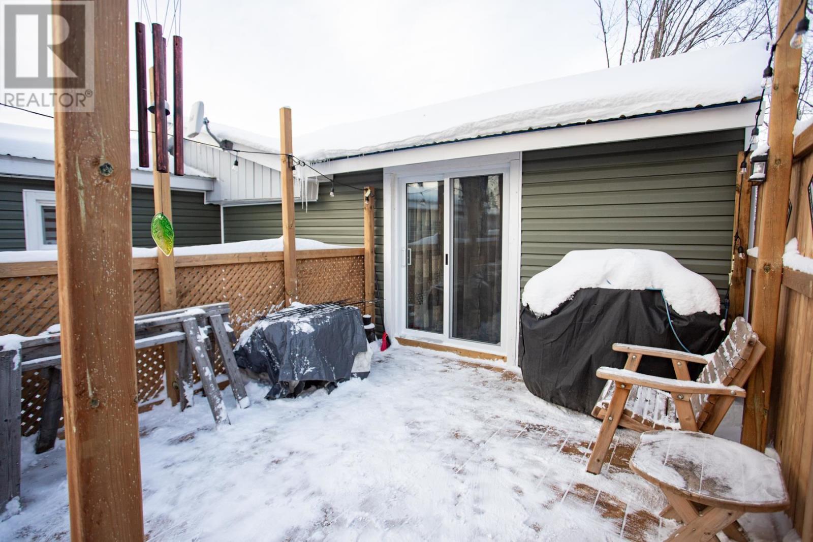 8 Wildwood Dr, Heyden, ON - Outdoor With Exterior