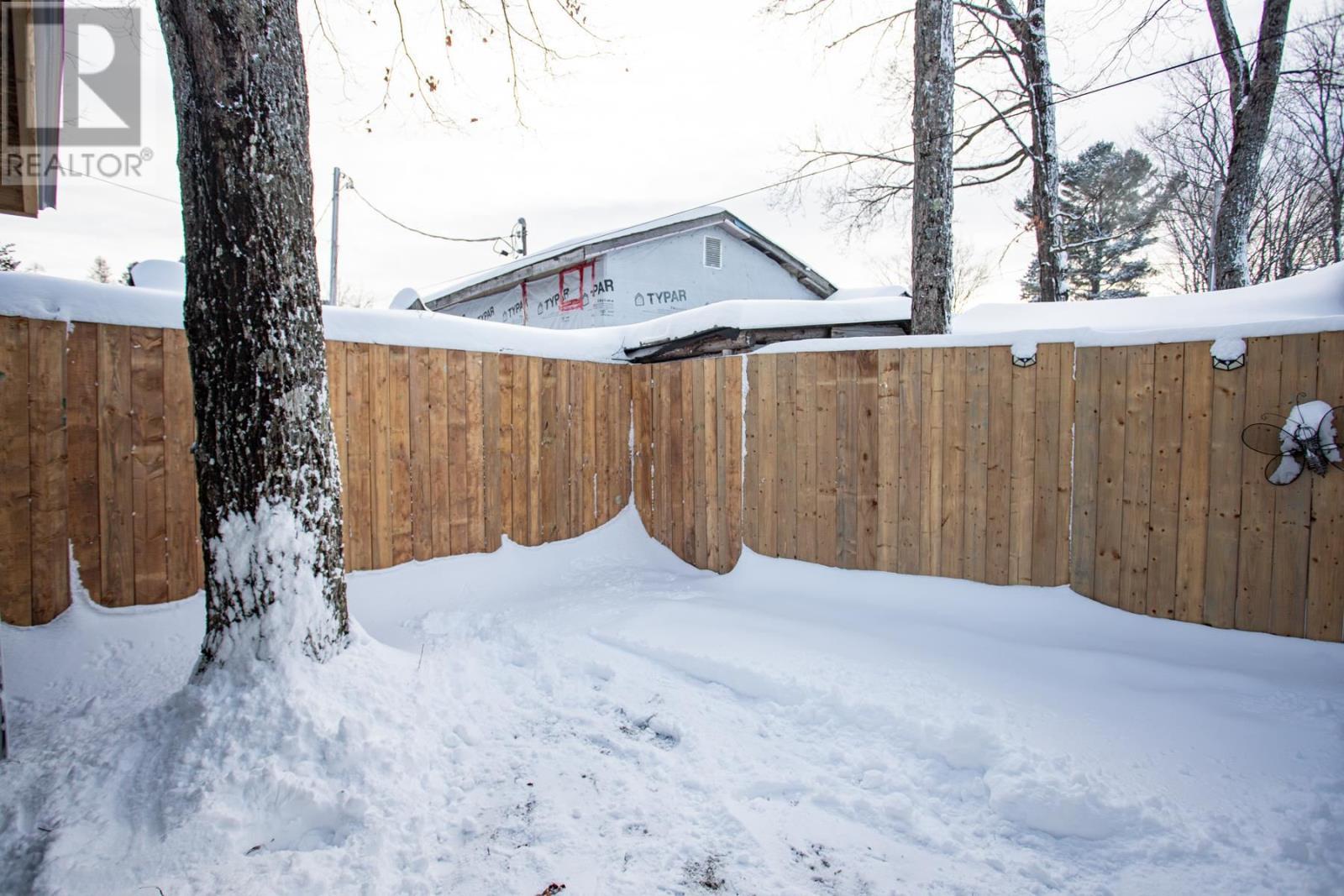 8 Wildwood Dr, Heyden, ON - Outdoor