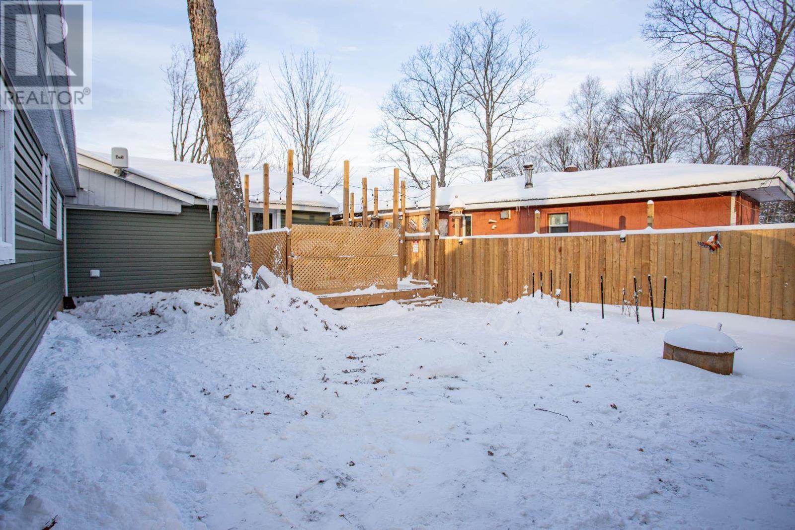 8 Wildwood Dr, Heyden, ON - Outdoor