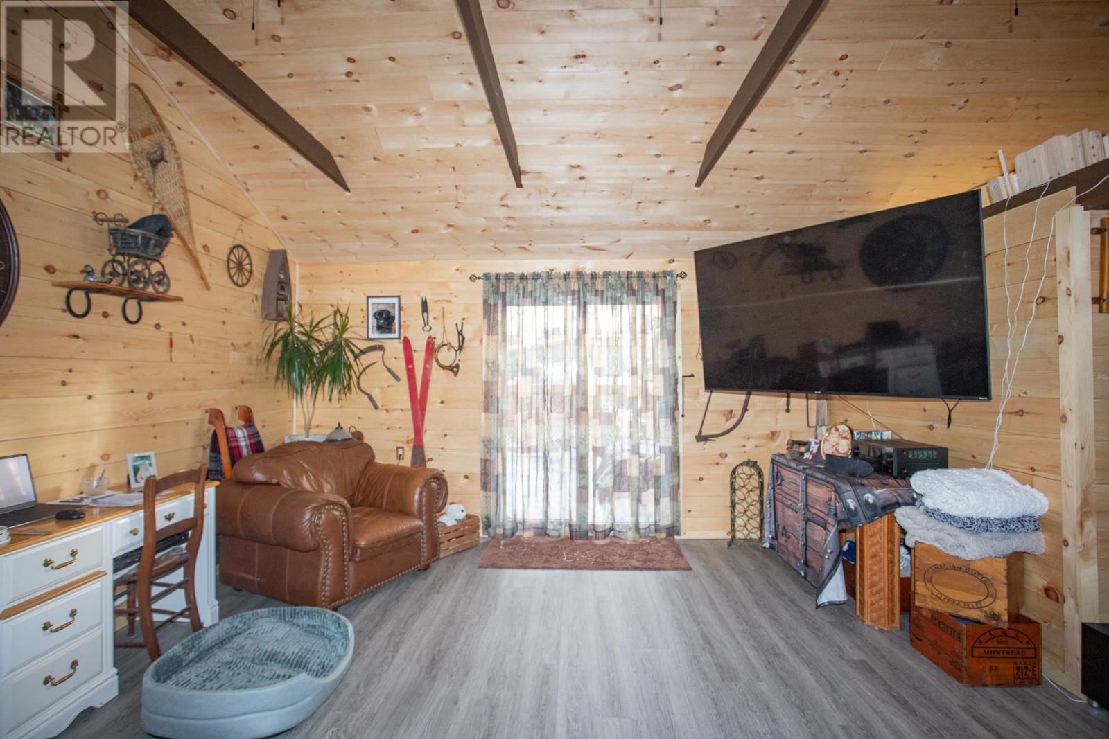 8 Wildwood Dr, Heyden, ON - Indoor