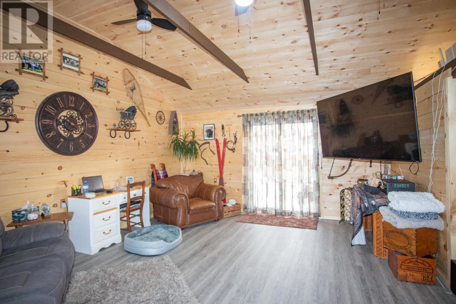 8 Wildwood Dr, Heyden, ON - Indoor