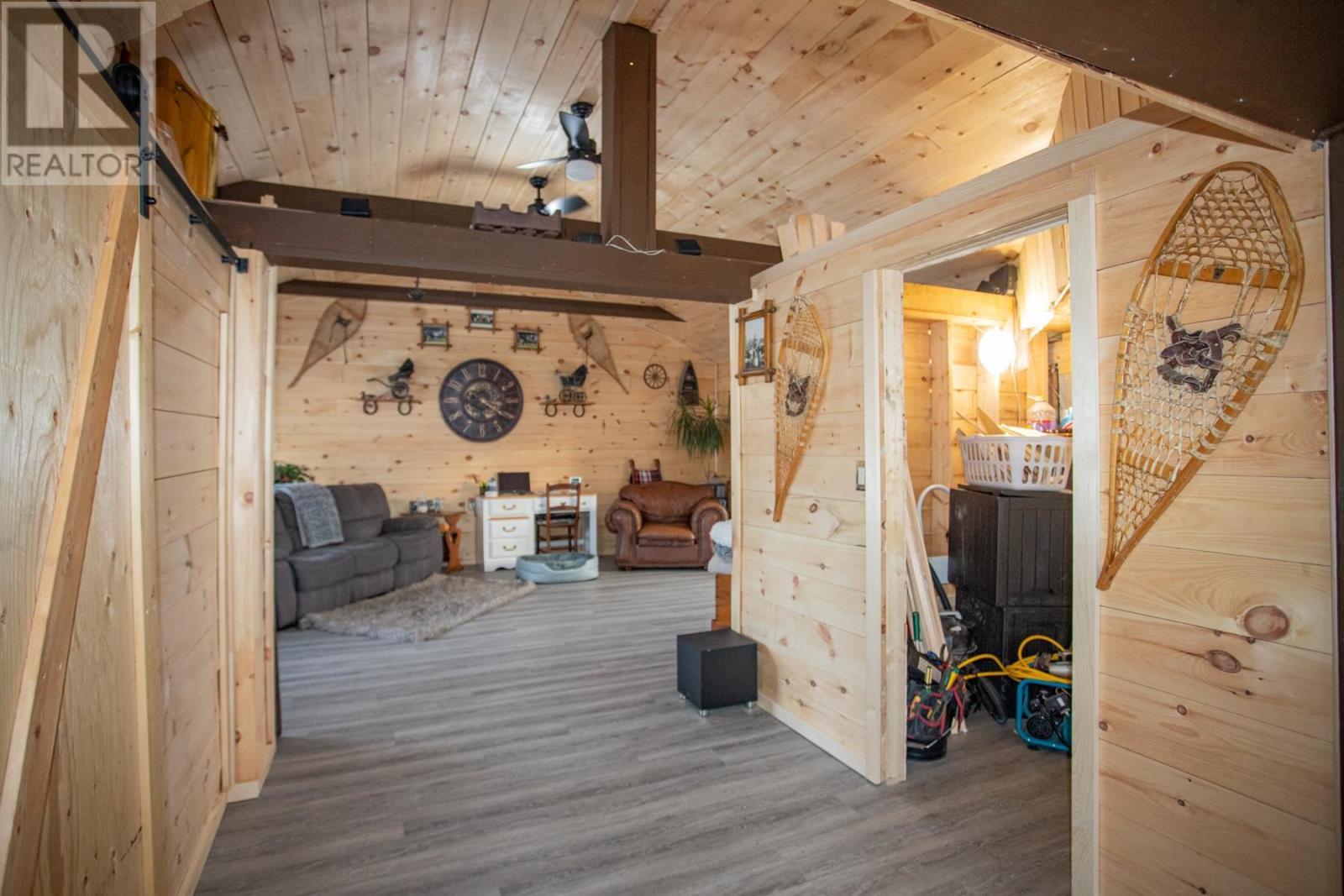 8 Wildwood Dr, Heyden, ON - Indoor Photo Showing Other Room