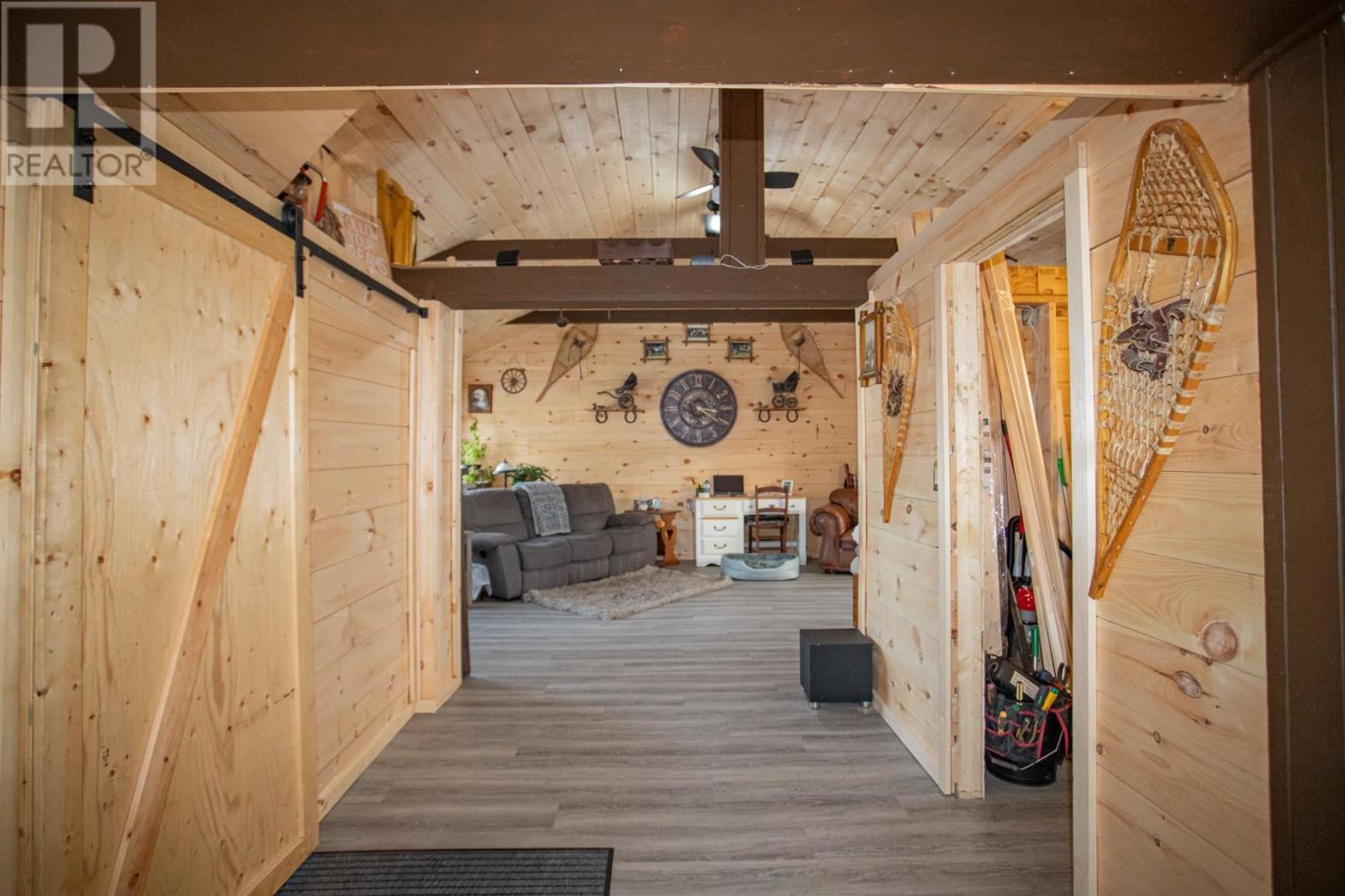 8 Wildwood Dr, Heyden, ON - Indoor Photo Showing Other Room