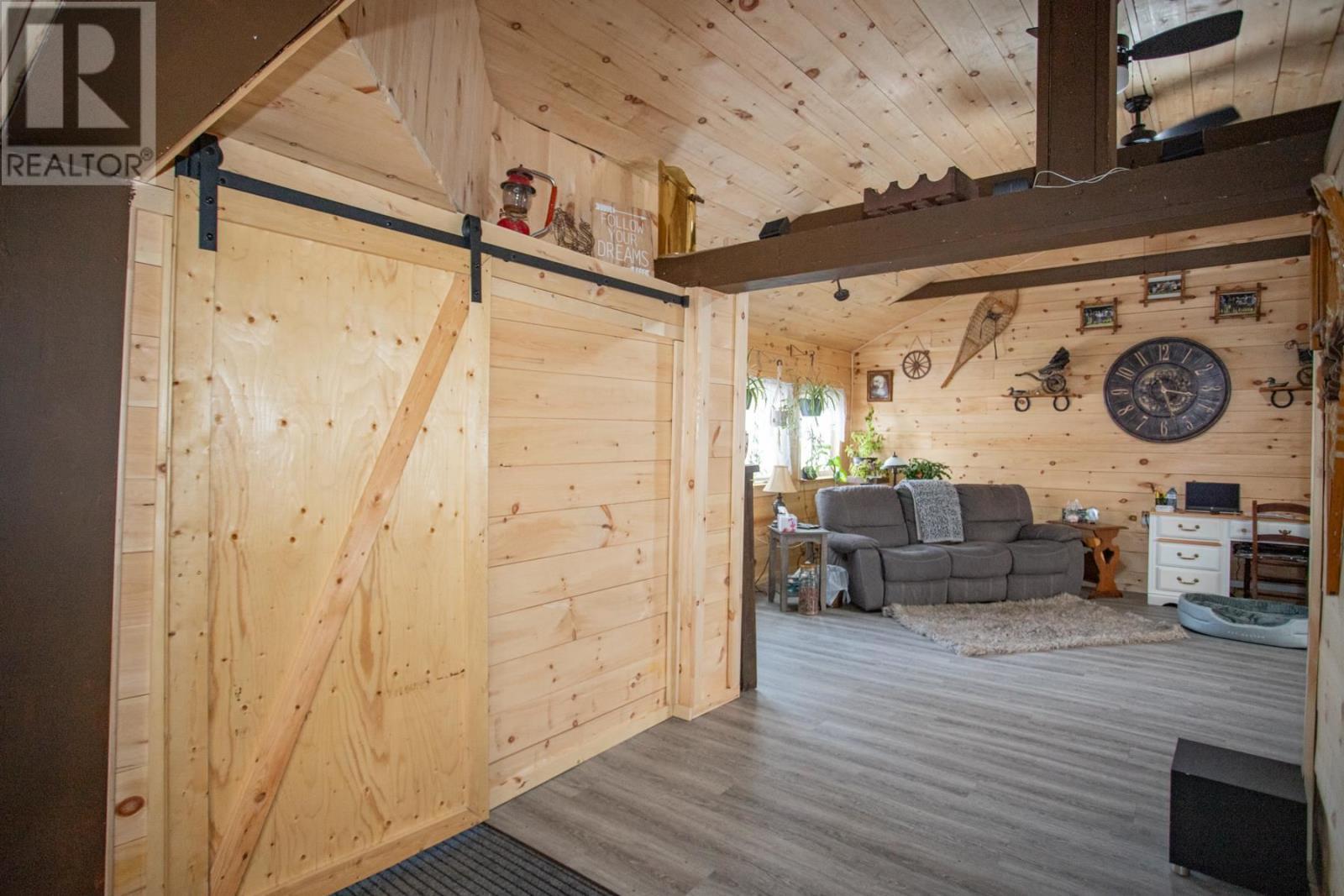 8 Wildwood Dr, Heyden, ON - Indoor Photo Showing Other Room