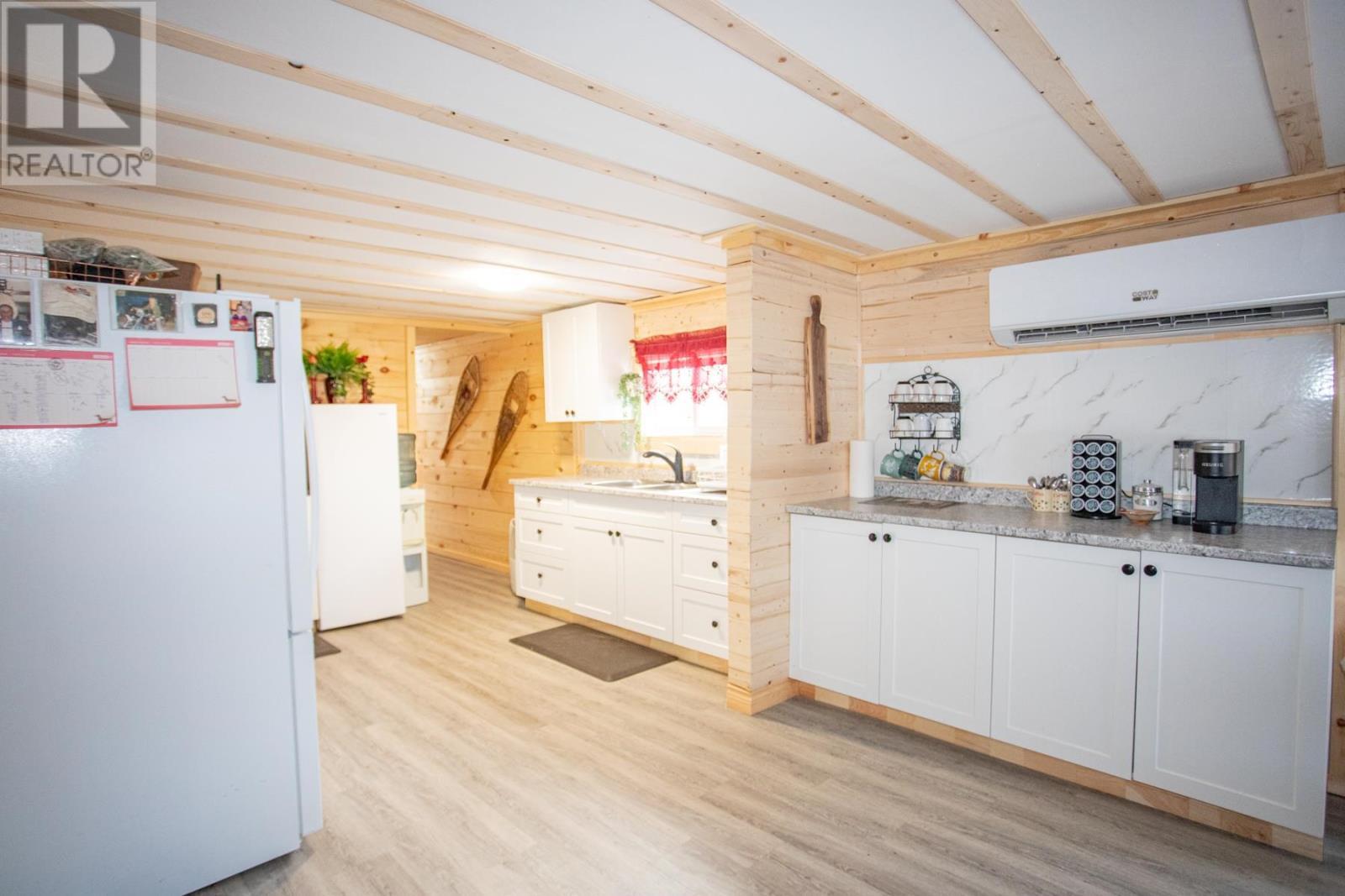 8 Wildwood Dr, Heyden, ON - Indoor Photo Showing Kitchen