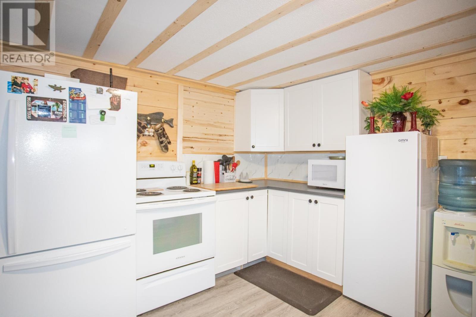 8 Wildwood Dr, Heyden, ON - Indoor Photo Showing Kitchen