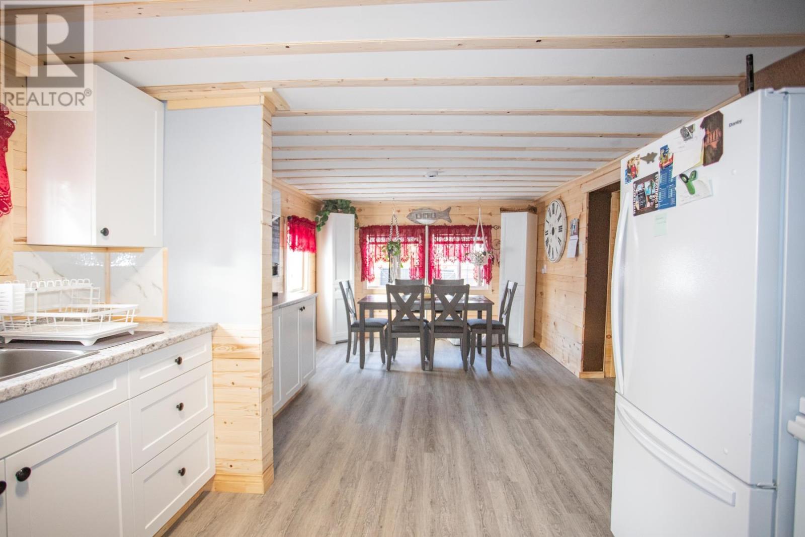 8 Wildwood Dr, Heyden, ON - Indoor Photo Showing Kitchen