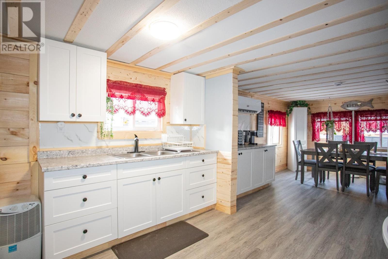 8 Wildwood Dr, Heyden, ON - Indoor Photo Showing Other Room