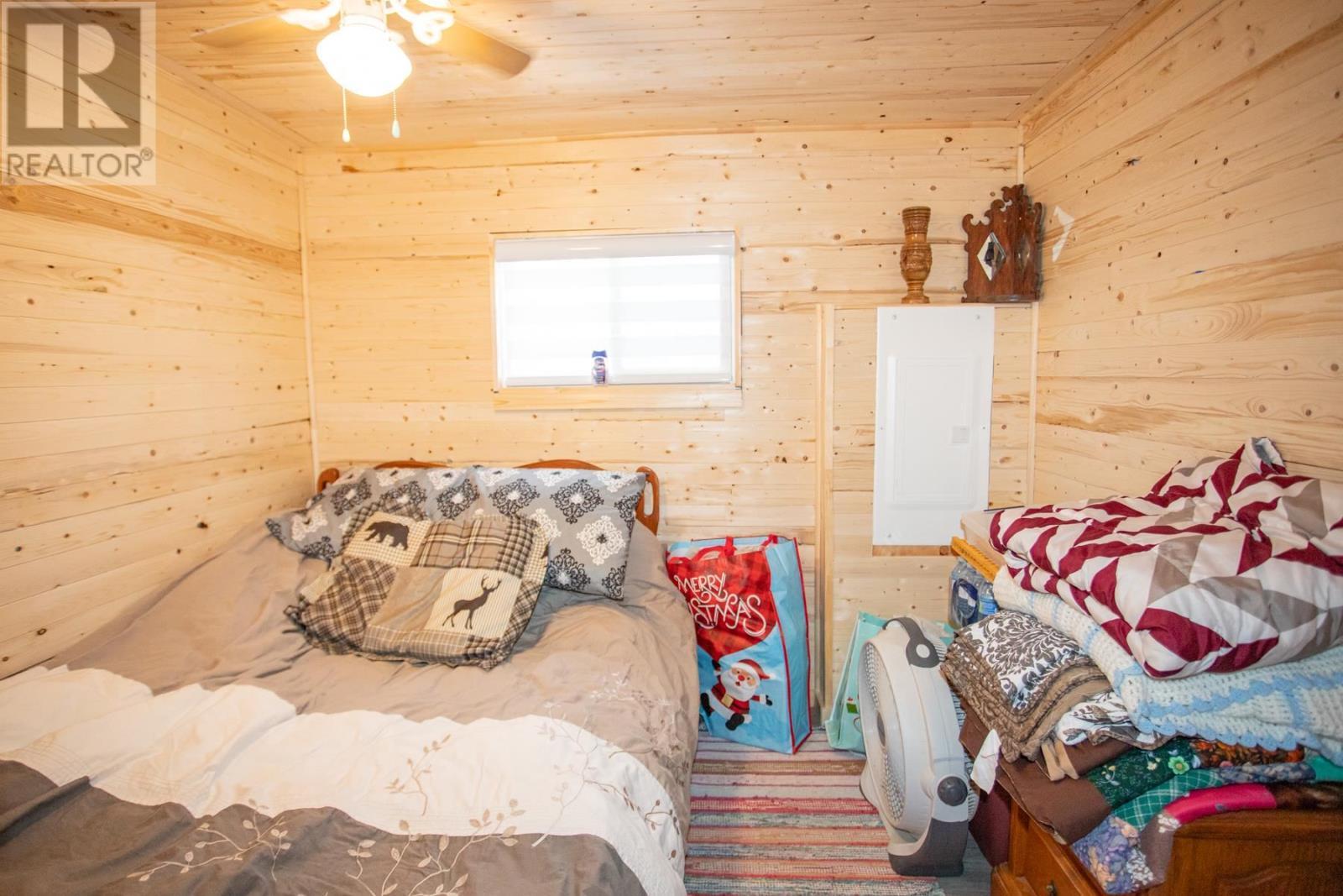8 Wildwood Dr, Heyden, ON - Indoor Photo Showing Bedroom