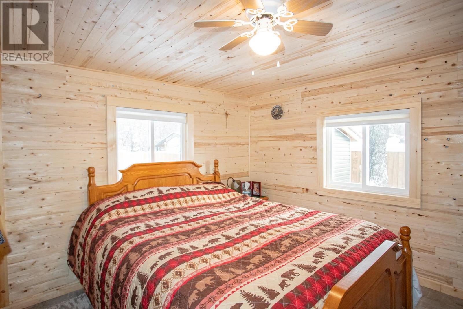 8 Wildwood Dr, Heyden, ON - Indoor Photo Showing Bedroom