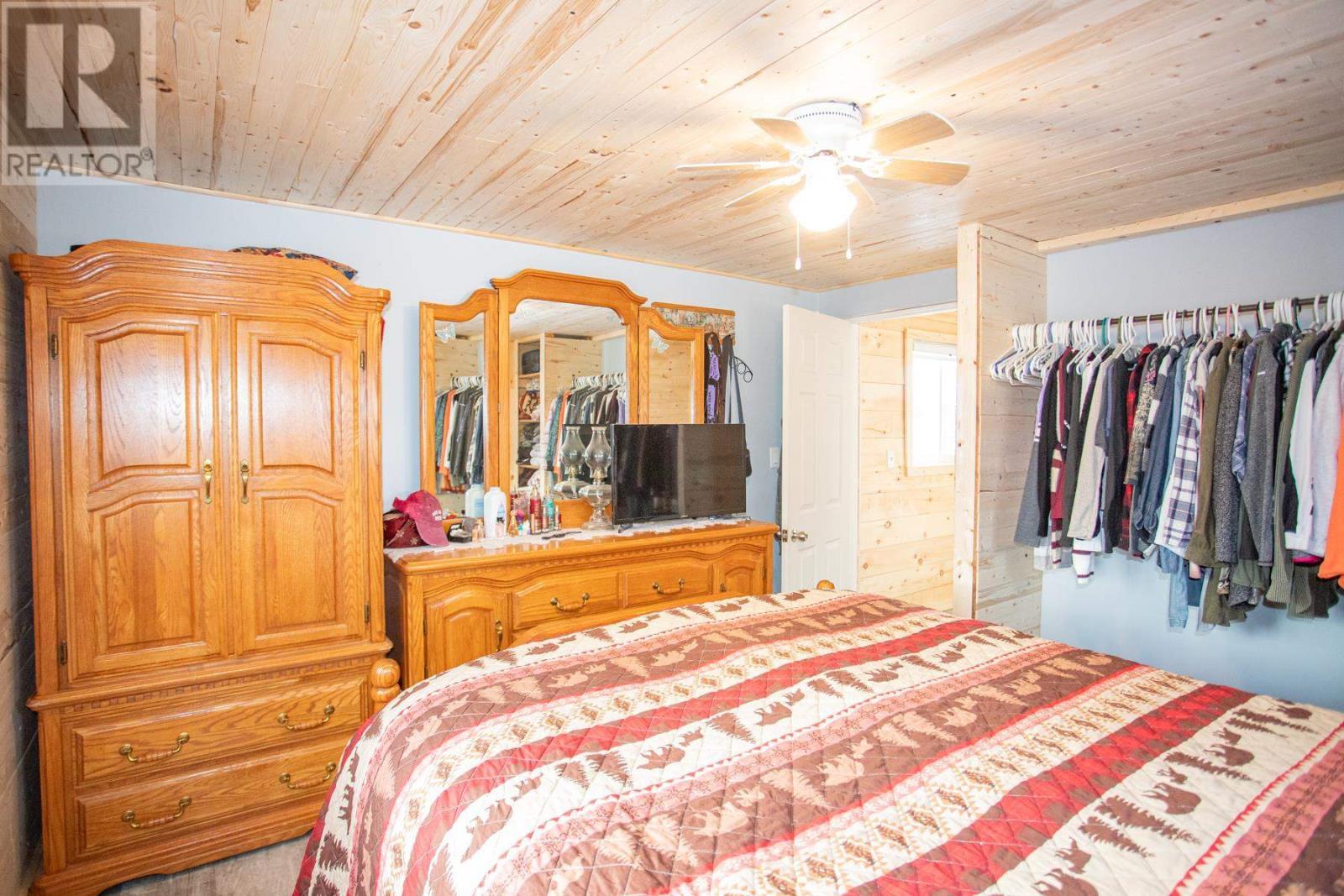 8 Wildwood Dr, Heyden, ON - Indoor Photo Showing Bedroom