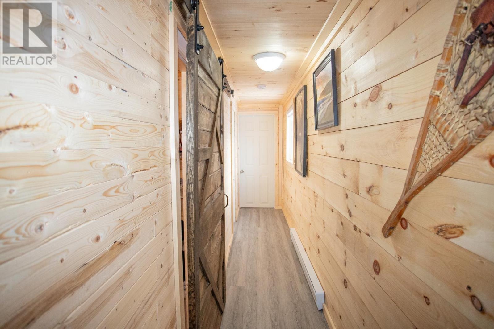 8 Wildwood Dr, Heyden, ON - Indoor Photo Showing Other Room