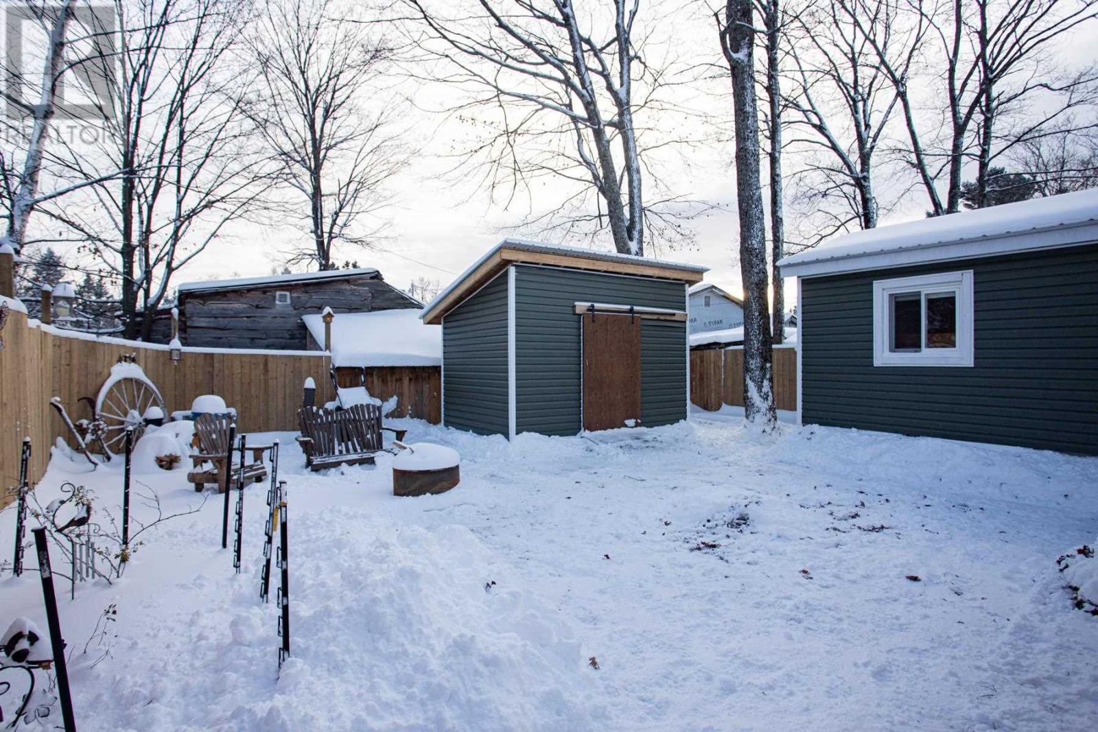 8 Wildwood Dr, Heyden, ON - Outdoor