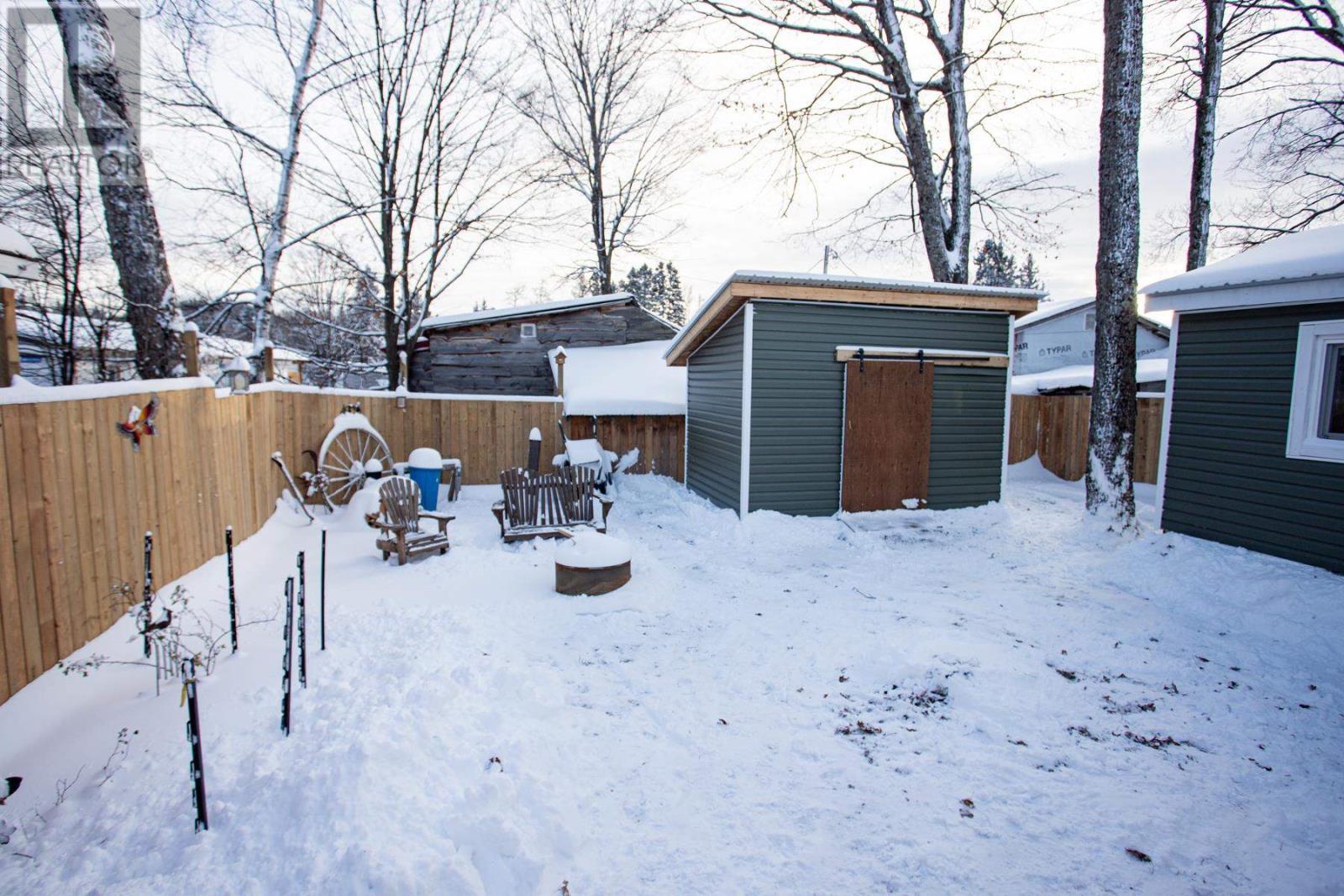 8 Wildwood Dr, Heyden, ON - Outdoor