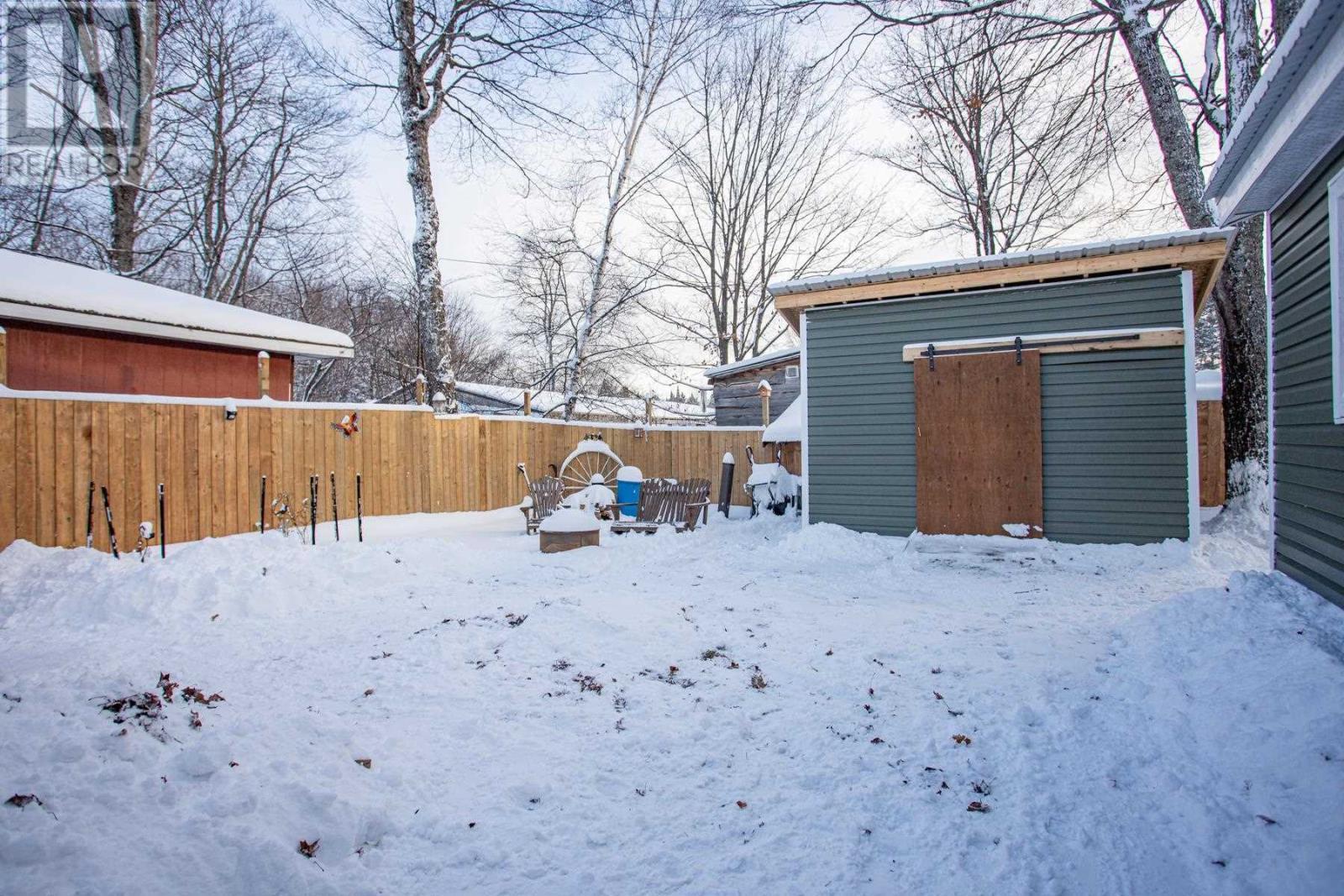 8 Wildwood Dr, Heyden, ON - Outdoor