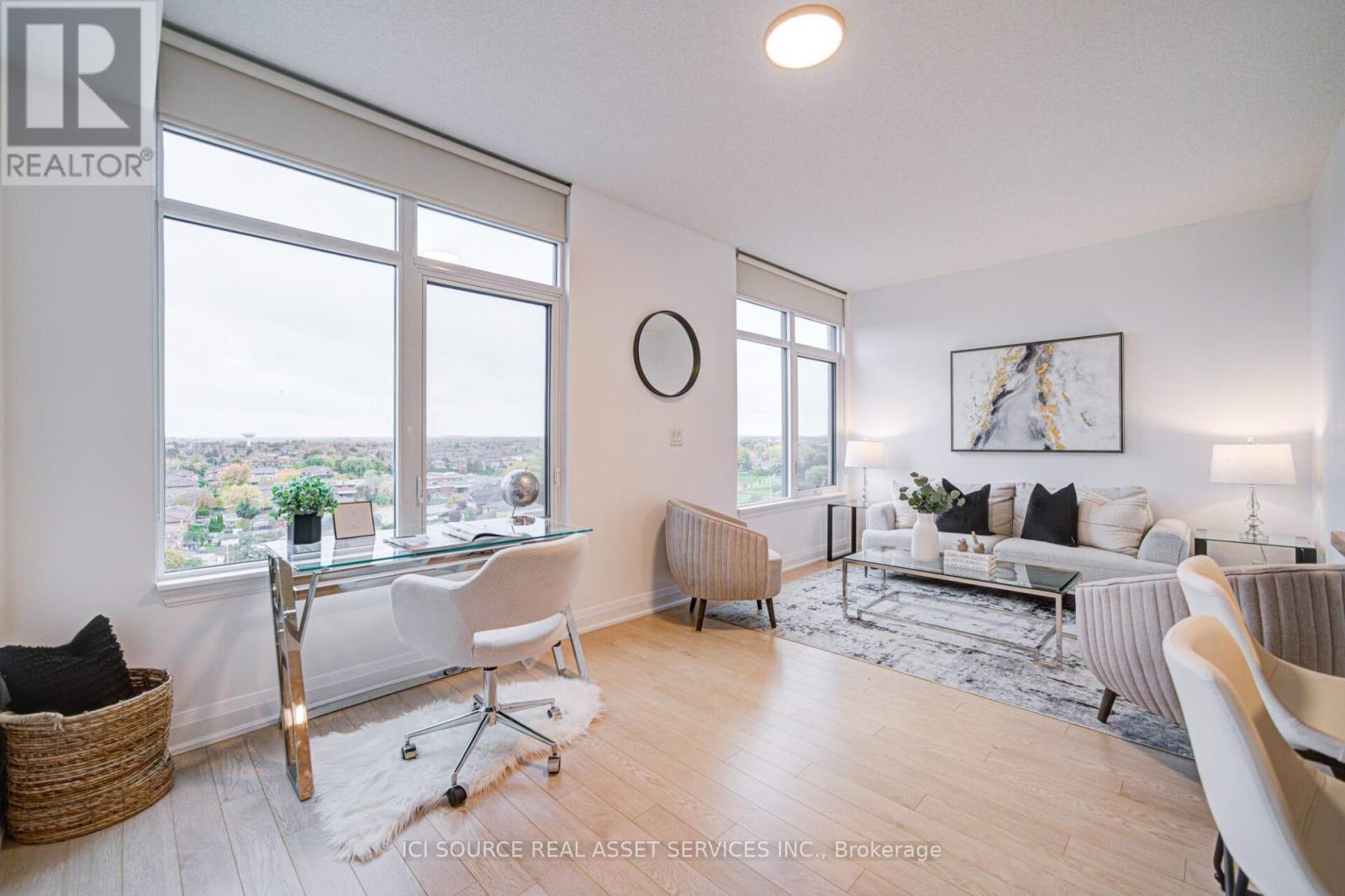 919 - 12 Woodstream Boulevard, Vaughan, ON - Indoor