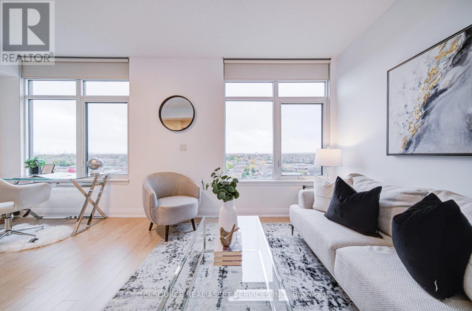 919 - 12 Woodstream Boulevard, Vaughan, ON - Indoor