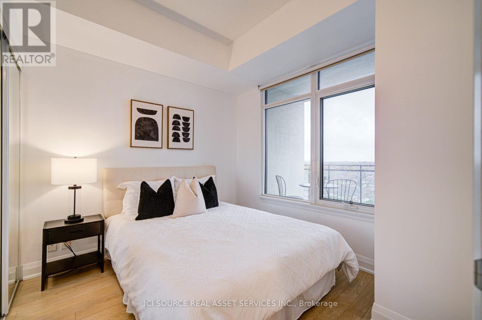 919 - 12 Woodstream Boulevard, Vaughan, ON - Indoor Photo Showing Bedroom