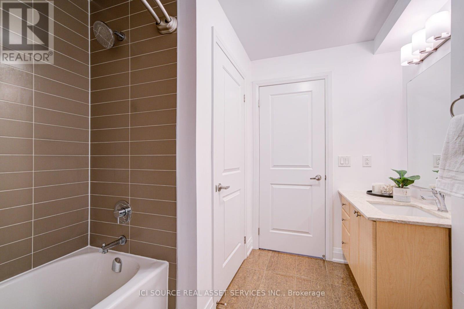 919 - 12 Woodstream Boulevard, Vaughan, ON - Indoor Photo Showing Bathroom
