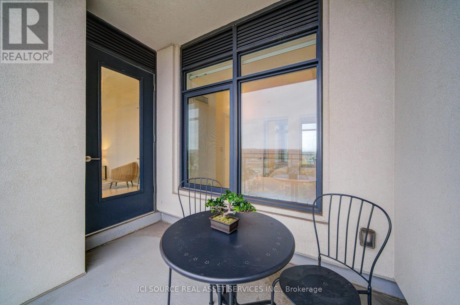 919 - 12 Woodstream Boulevard, Vaughan, ON - With Exterior