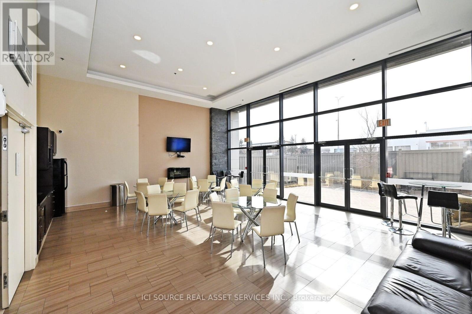 919 - 12 Woodstream Boulevard, Vaughan, ON - Indoor Photo Showing Other Room