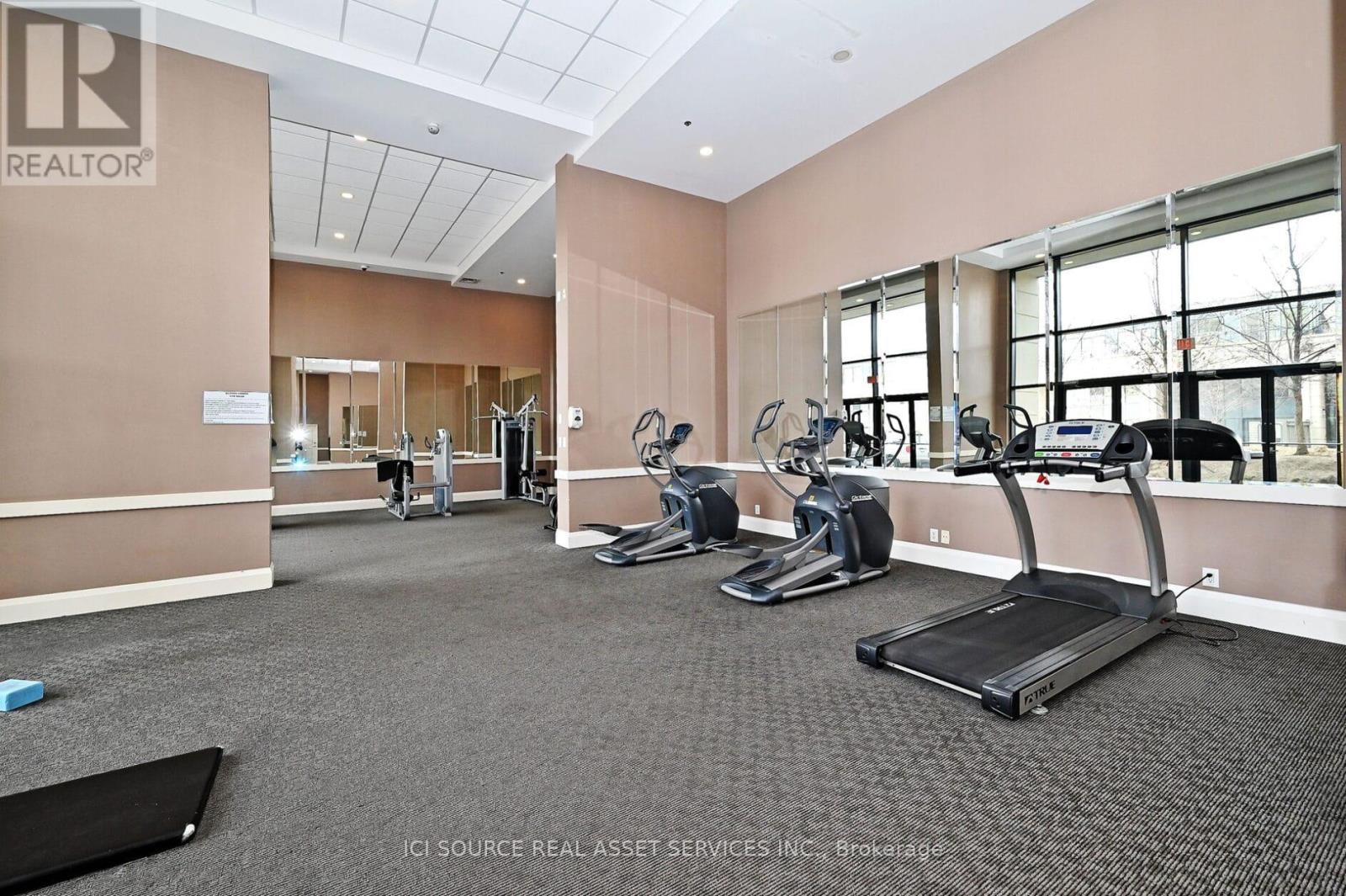919 - 12 Woodstream Boulevard, Vaughan, ON - Indoor Photo Showing Gym Room