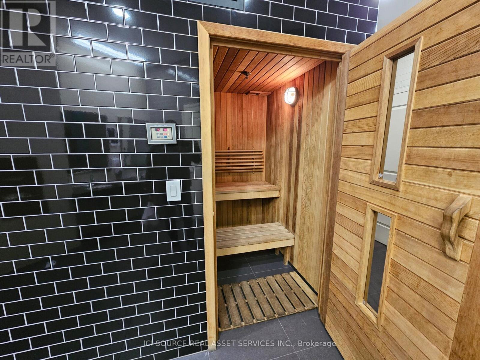 919 - 12 Woodstream Boulevard, Vaughan, ON - Indoor