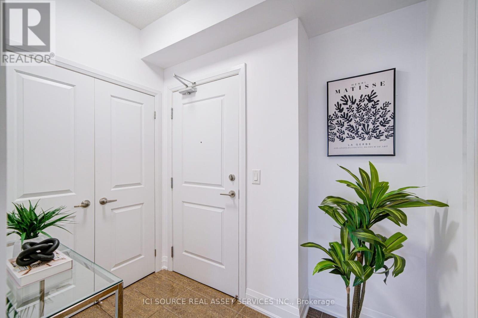 919 - 12 Woodstream Boulevard, Vaughan, ON - Indoor Photo Showing Other Room