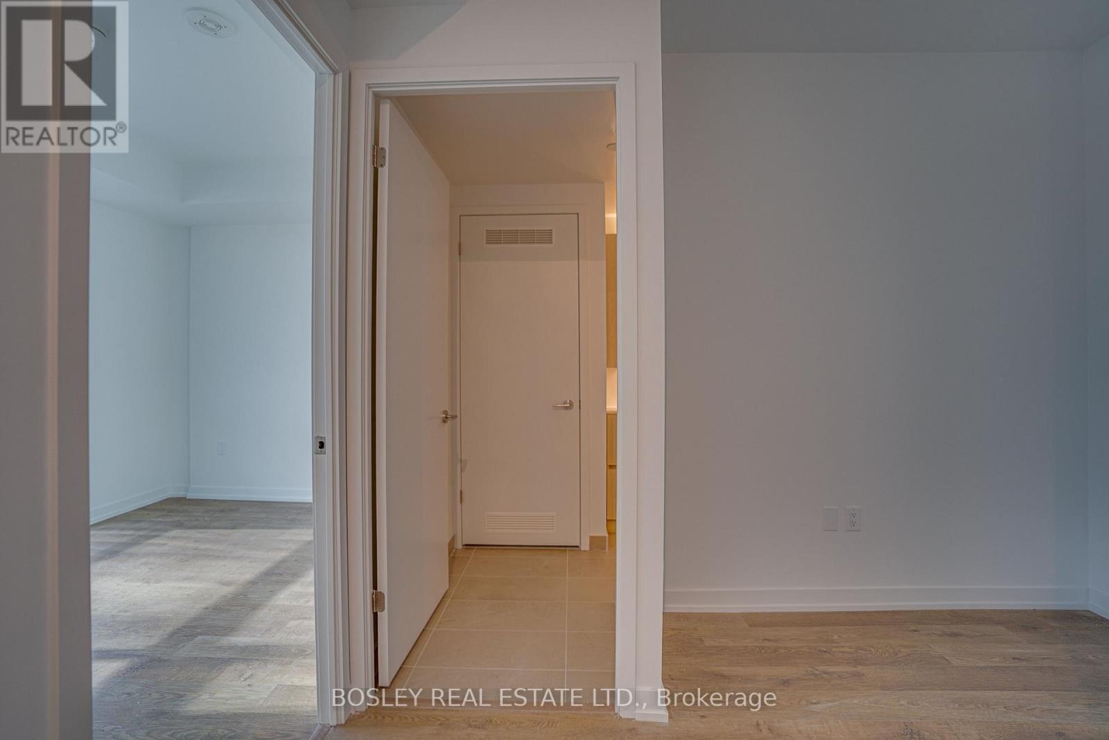 414 - 251 Masonry Way, Mississauga, ON - Indoor Photo Showing Other Room