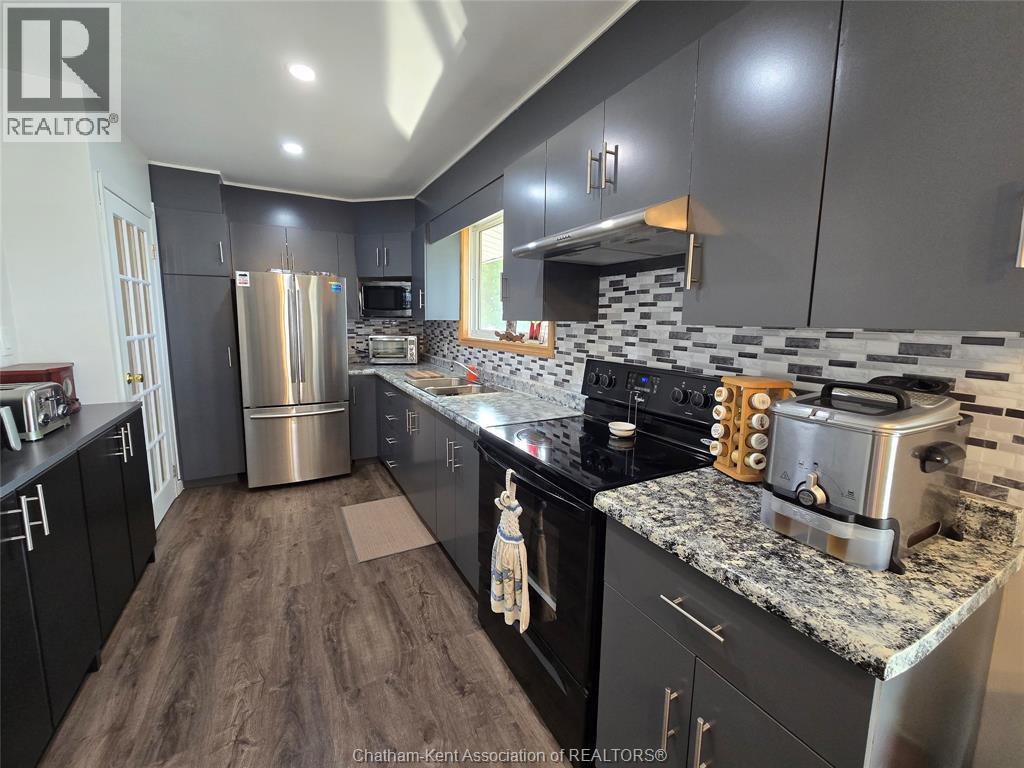 7098 Eighth Line, Raleigh Township, ON - Indoor Photo Showing Kitchen With Upgraded Kitchen