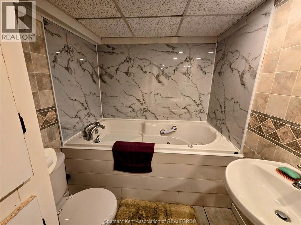 7098 Eighth Line, Raleigh Township, ON - Indoor Photo Showing Bathroom