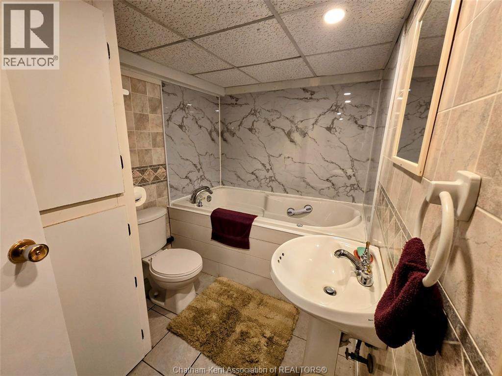 7098 Eighth Line, Raleigh Township, ON - Indoor Photo Showing Bathroom