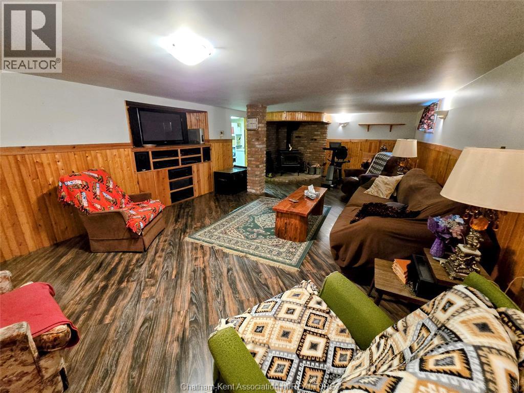 7098 Eighth Line, Raleigh Township, ON - Indoor Photo Showing Living Room