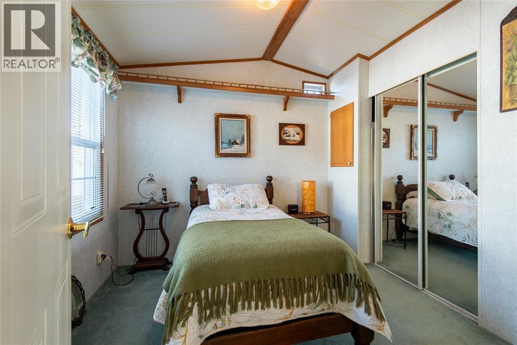 5700 Blackwell Sideroad Unit# 271, Sarnia, ON - Indoor Photo Showing Bedroom