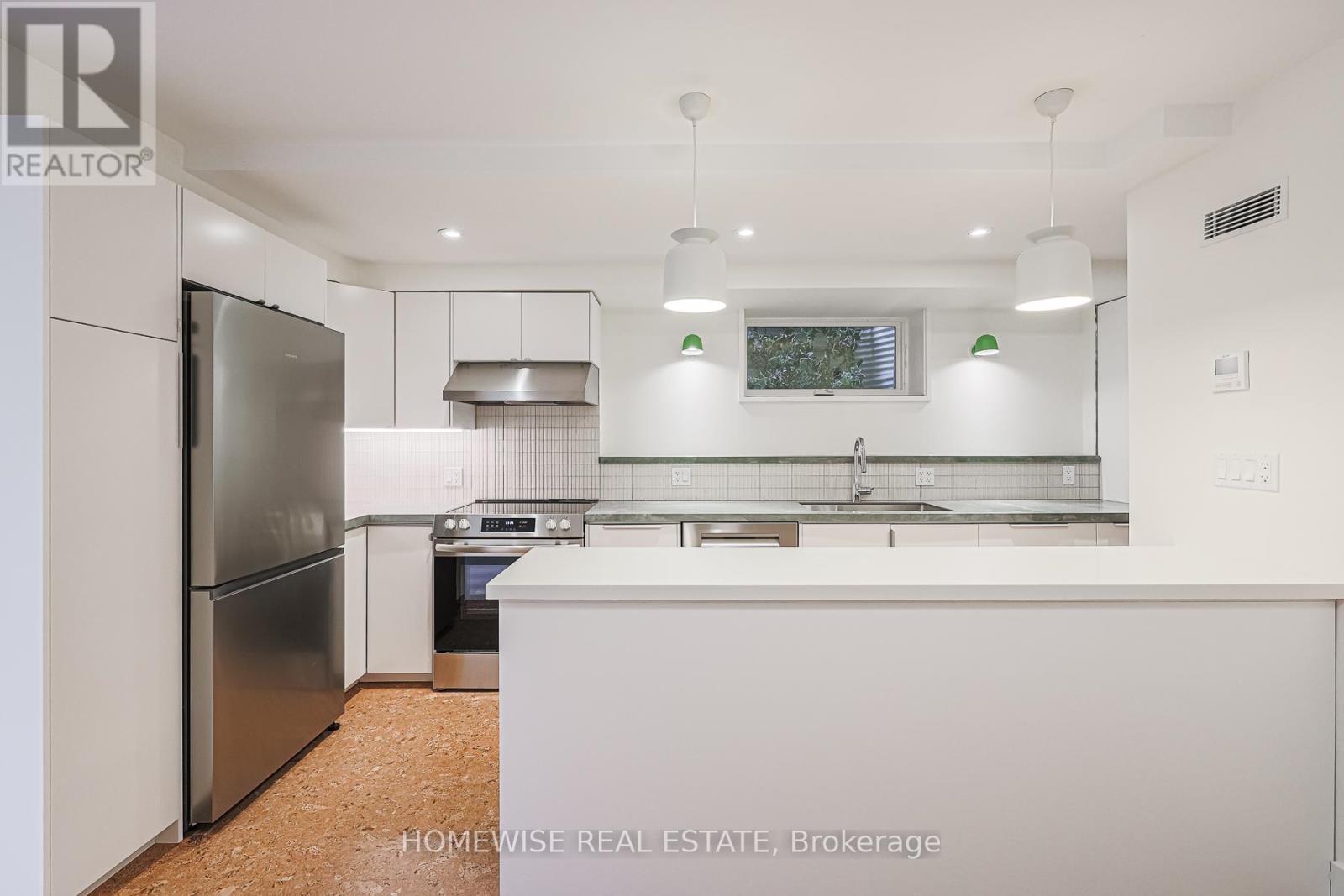 83 Clinton Street, Toronto, ON - Indoor Photo Showing Kitchen With Stainless Steel Kitchen With Upgraded Kitchen