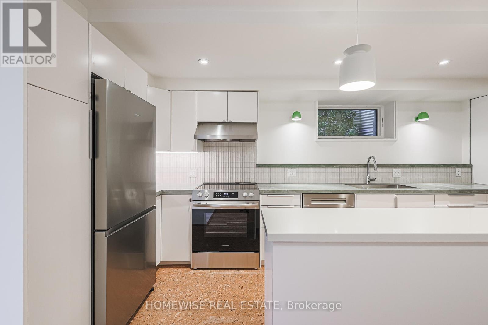 83 Clinton Street, Toronto, ON - Indoor Photo Showing Kitchen With Upgraded Kitchen