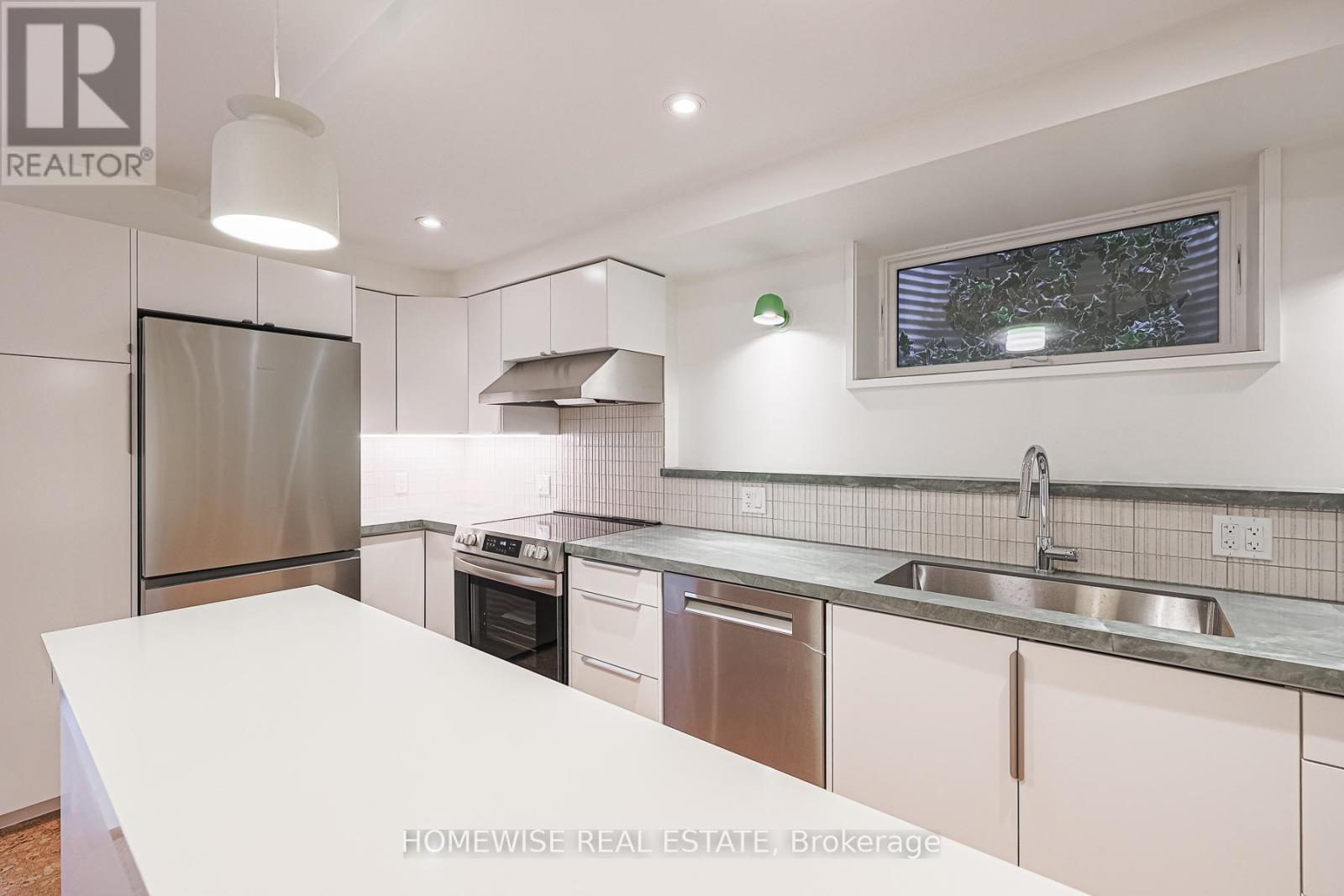 83 Clinton Street, Toronto, ON - Indoor Photo Showing Kitchen With Stainless Steel Kitchen