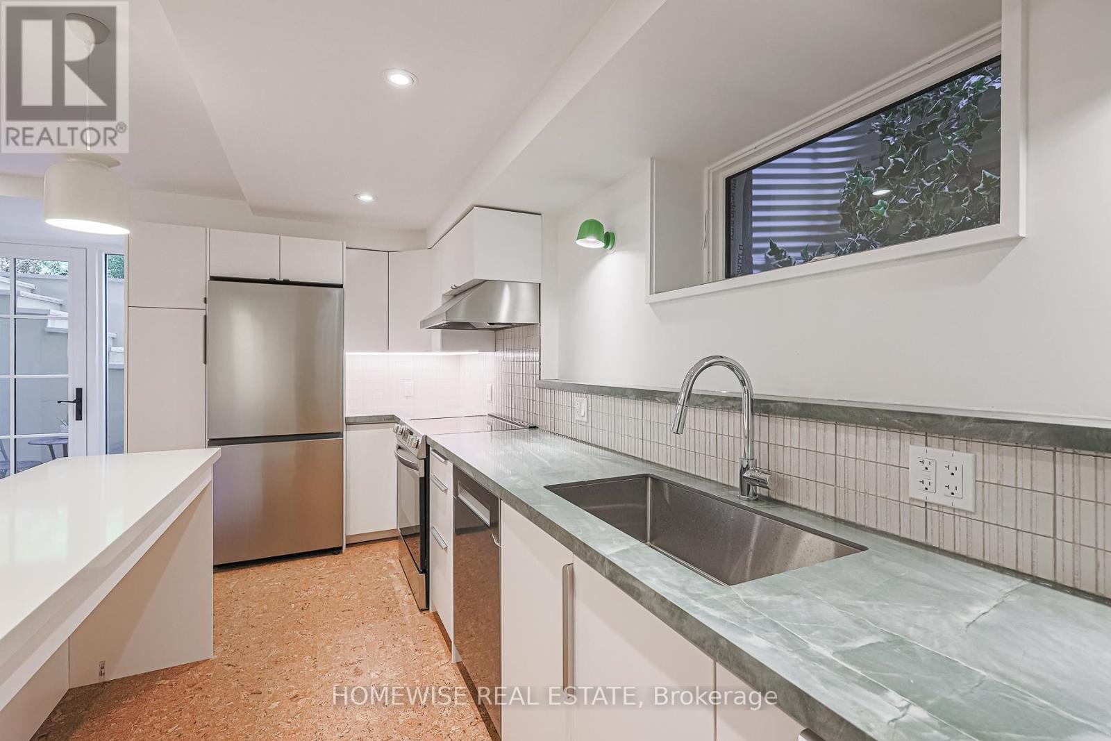 83 Clinton Street, Toronto, ON - Indoor Photo Showing Kitchen With Stainless Steel Kitchen With Upgraded Kitchen