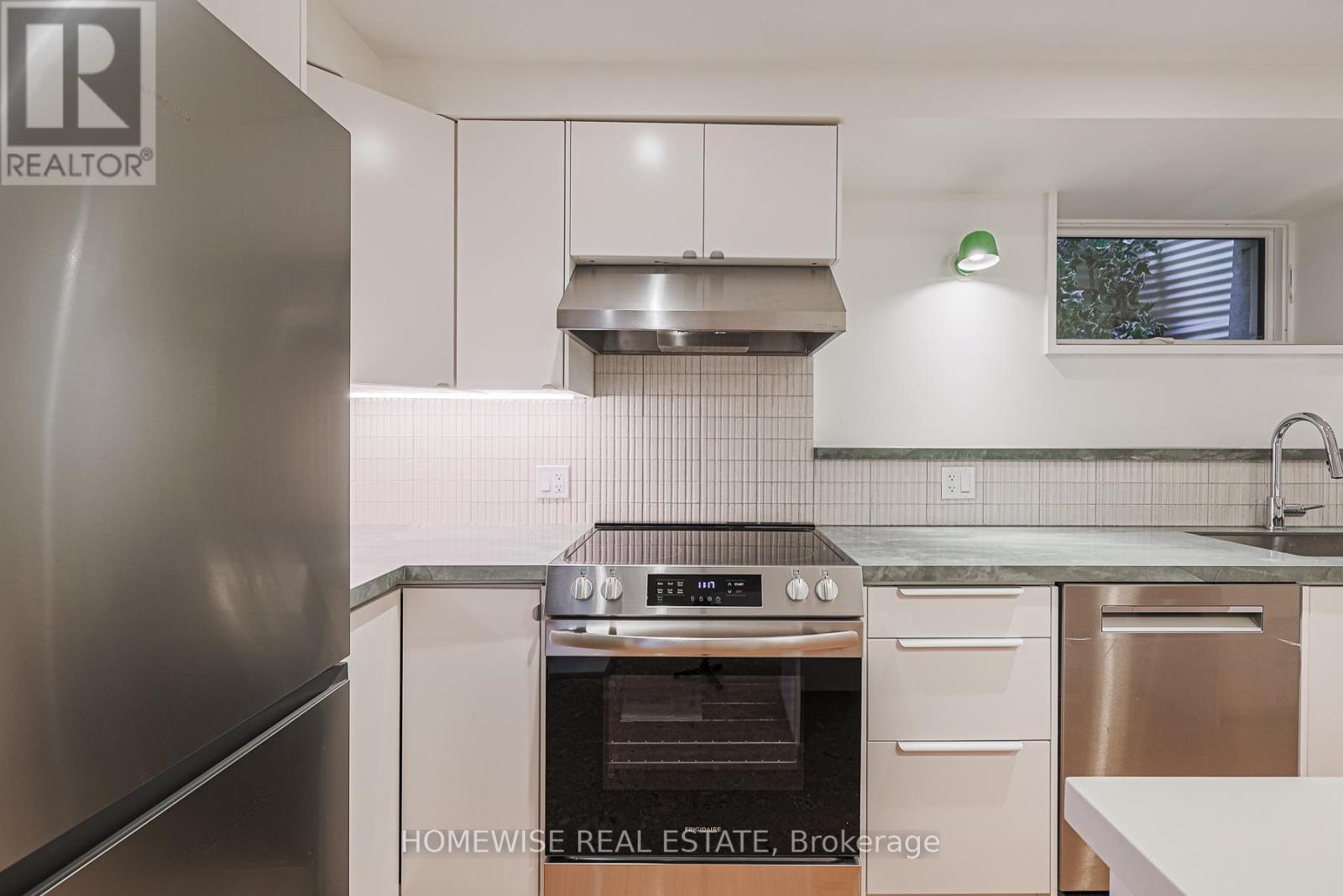 83 Clinton Street, Toronto, ON - Indoor Photo Showing Kitchen