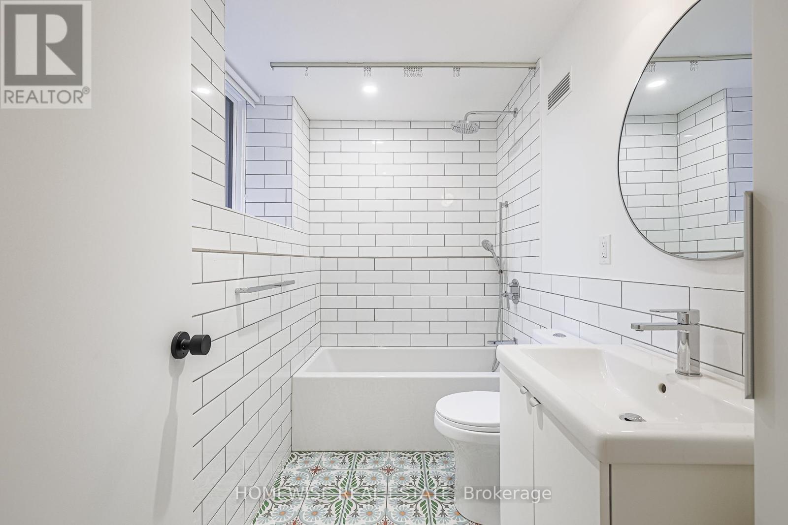 83 Clinton Street, Toronto, ON - Indoor Photo Showing Bathroom