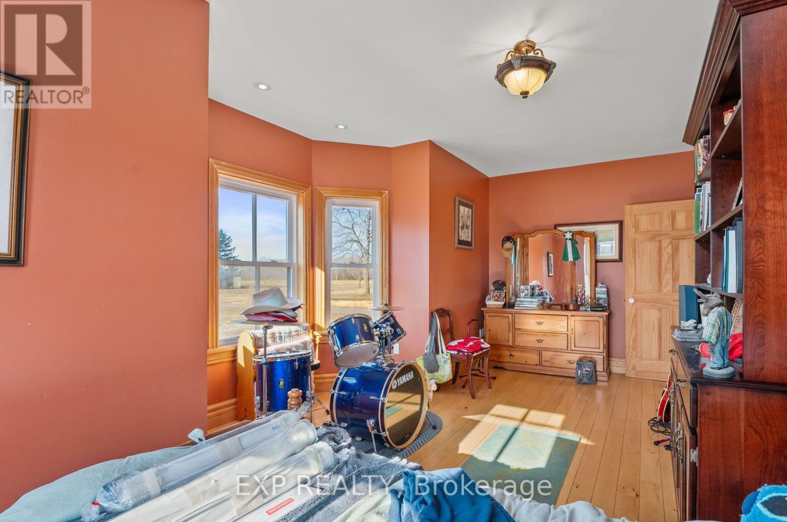 Main Level Bedroom Offers Great Flex Space! - 8923 Morning Glory Road, Georgina, ON