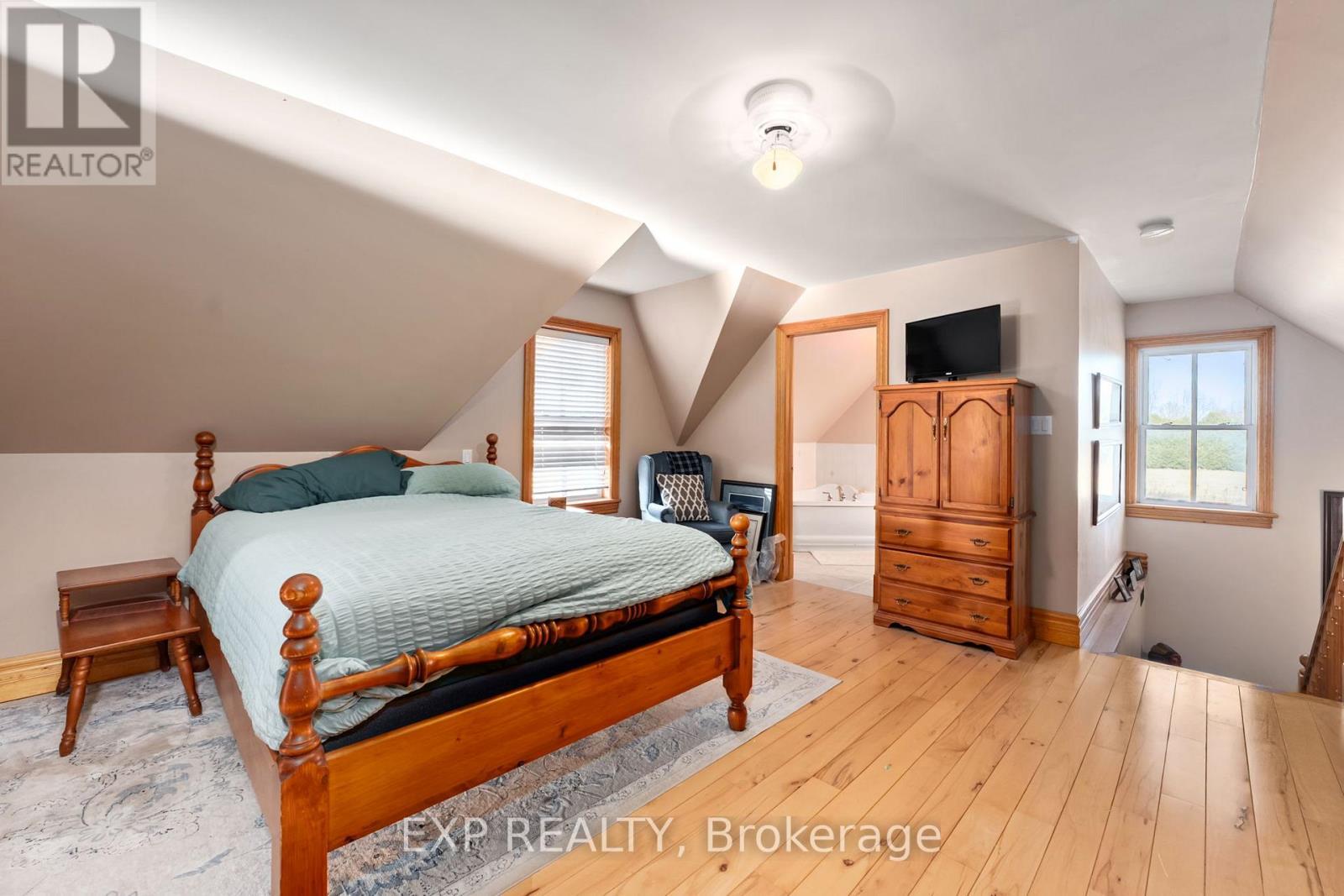 Spacious Primary Bedroom - 8923 Morning Glory Road, Georgina, ON