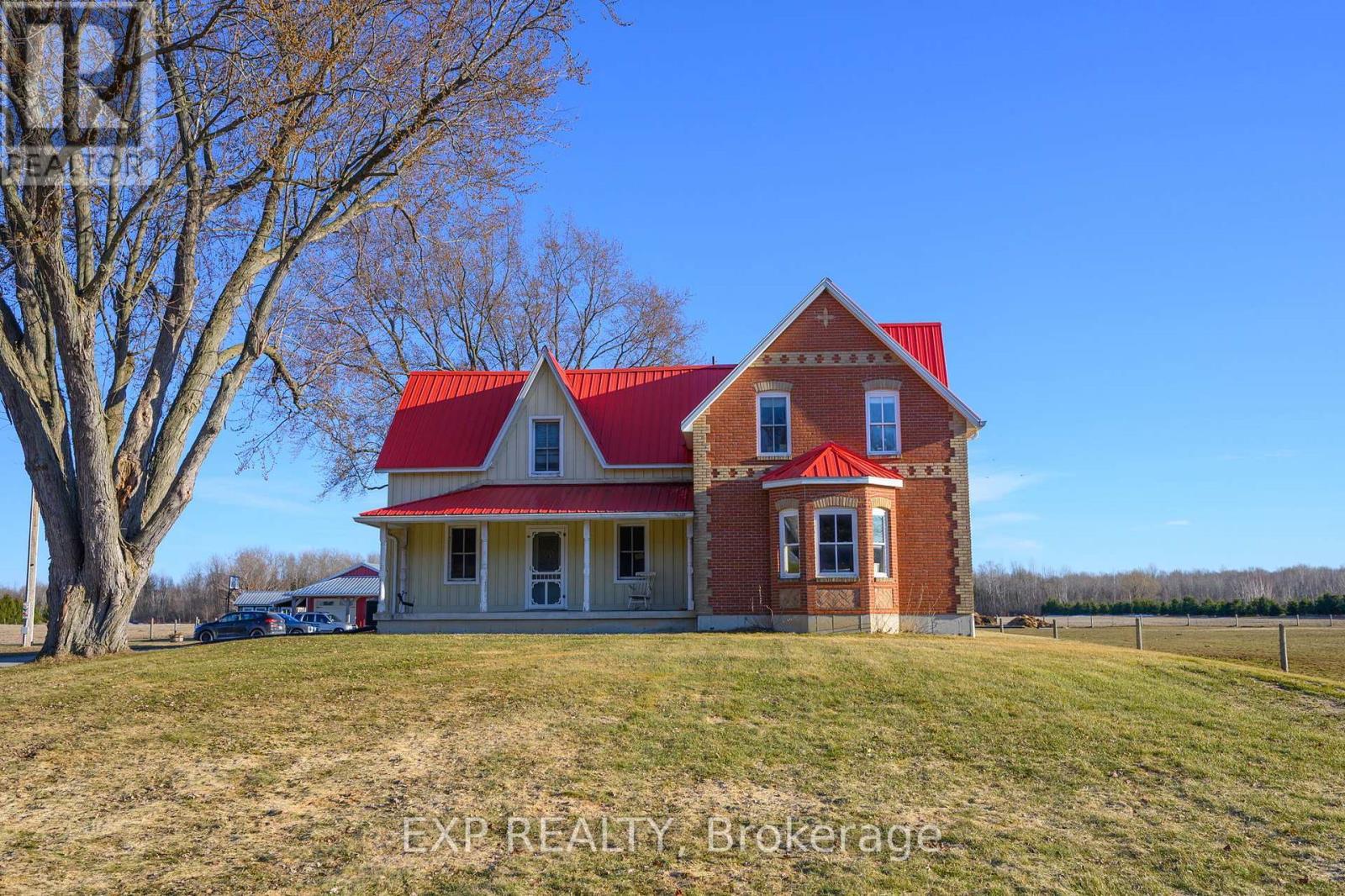 Modernized Farmhouse - 8923 Morning Glory Road, Georgina, ON