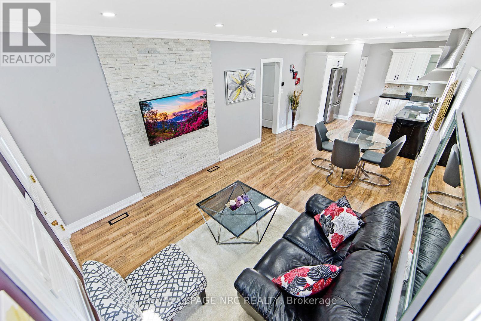 4434 Second Avenue, Niagara Falls (Downtown), ON - Indoor With Fireplace