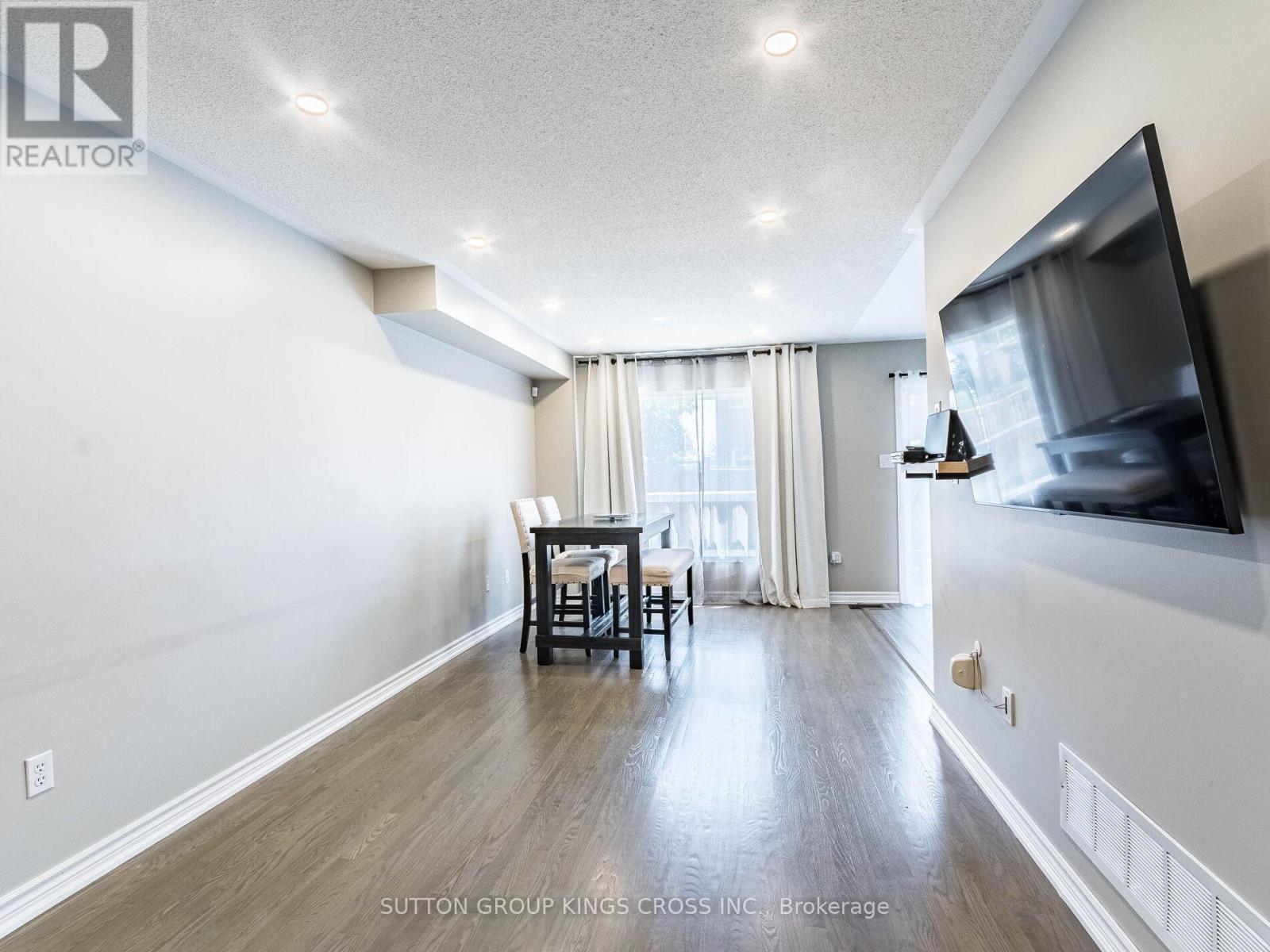12 - 6399 Spinnaker Circle, Mississauga, ON - Indoor