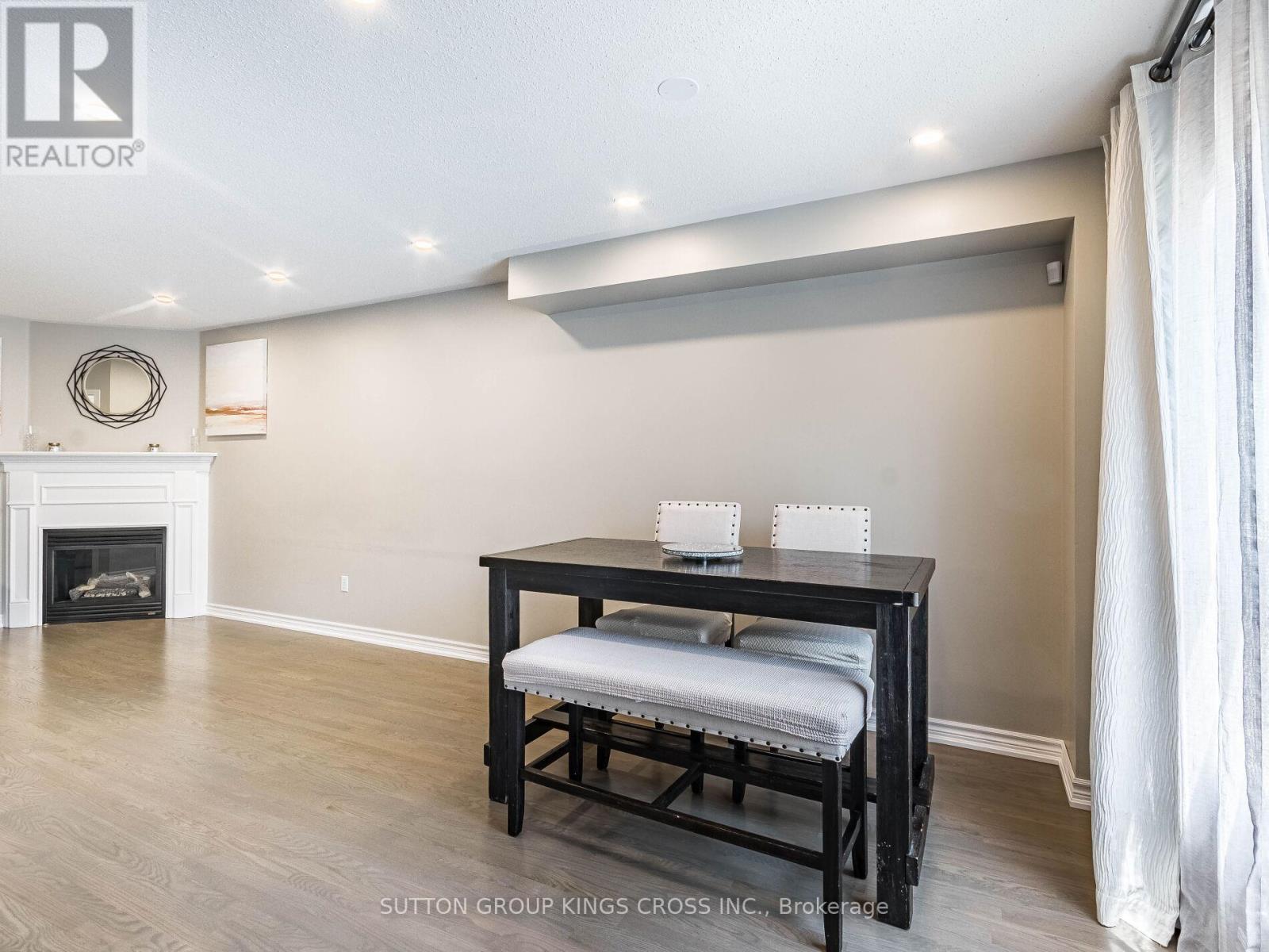 12 - 6399 Spinnaker Circle, Mississauga, ON - Indoor With Fireplace