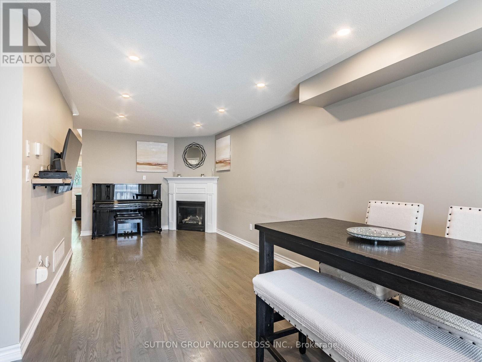 12 - 6399 Spinnaker Circle, Mississauga, ON - Indoor With Fireplace