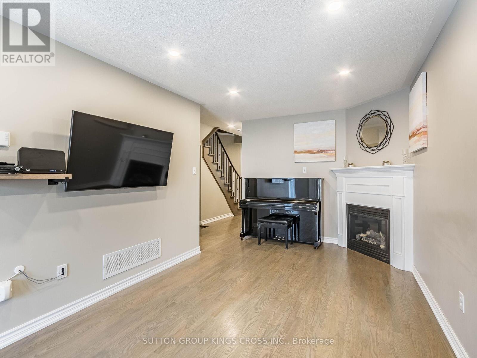 12 - 6399 Spinnaker Circle, Mississauga, ON - Indoor With Fireplace
